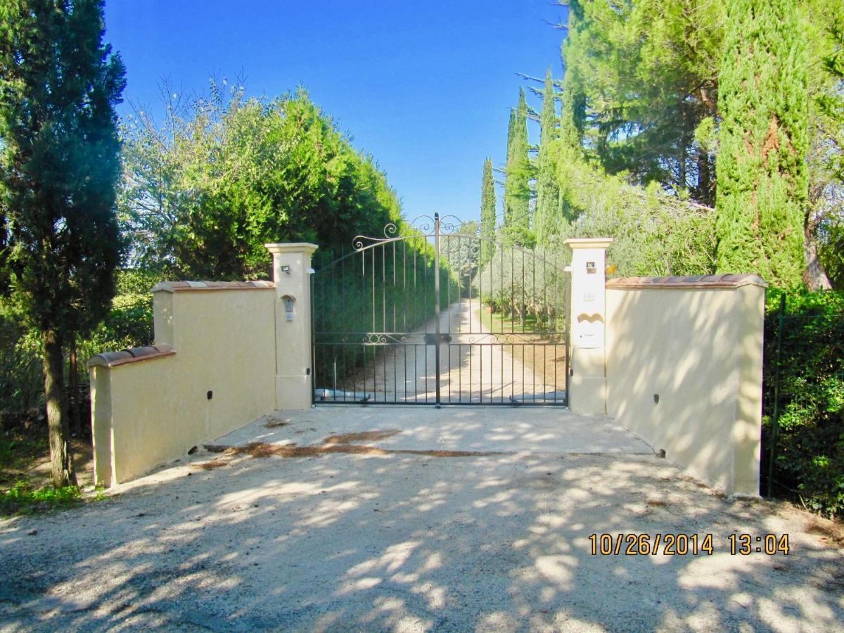 Le Vieux Pont Villa Carpentras Buitenkant foto
